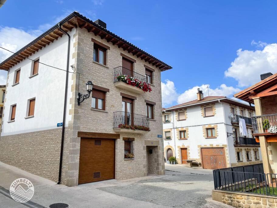 Lezáun Casa Zunbeltz De 3 Habitaciones En Plena Montana מראה חיצוני תמונה